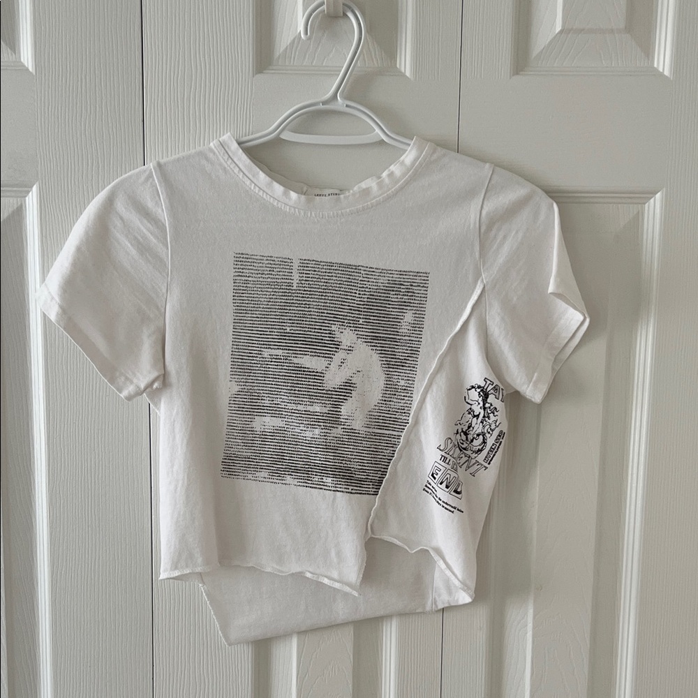Trendy White Graphic Crop Top